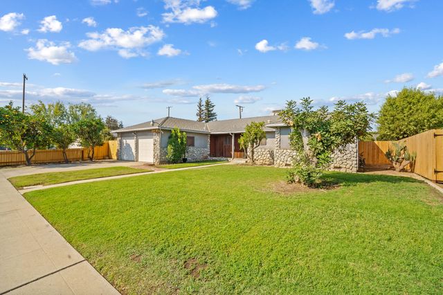 1127 S Whitney, Visalia, CA 93277
