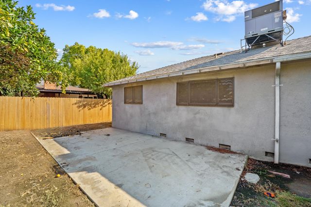 1127 S Whitney, Visalia, CA 93277