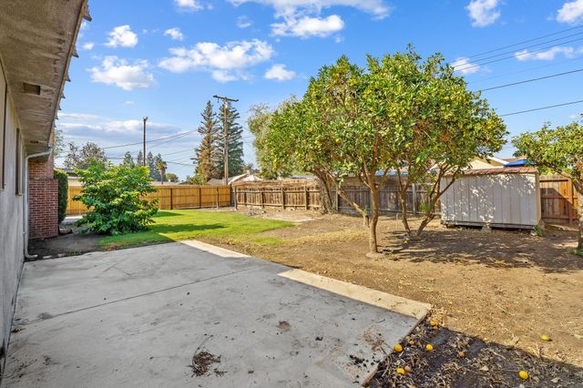 1127 S Whitney, Visalia, CA 93277