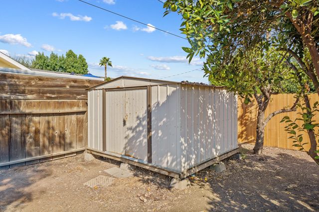 1127 S Whitney, Visalia, CA 93277