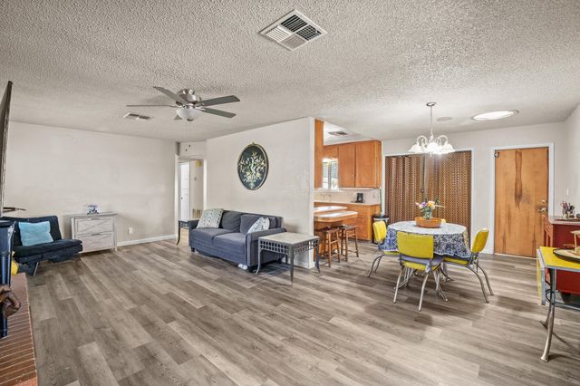 1127 S Whitney, Visalia, CA 93277