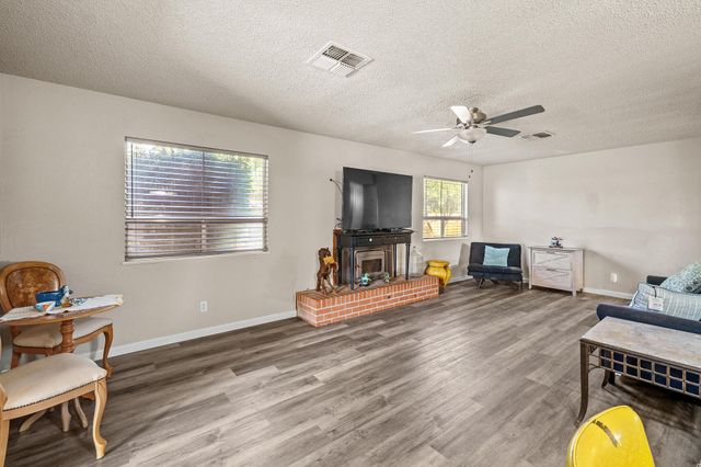 1127 S Whitney, Visalia, CA 93277