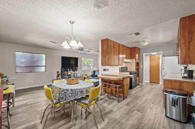 1127 S Whitney, Visalia, CA 93277