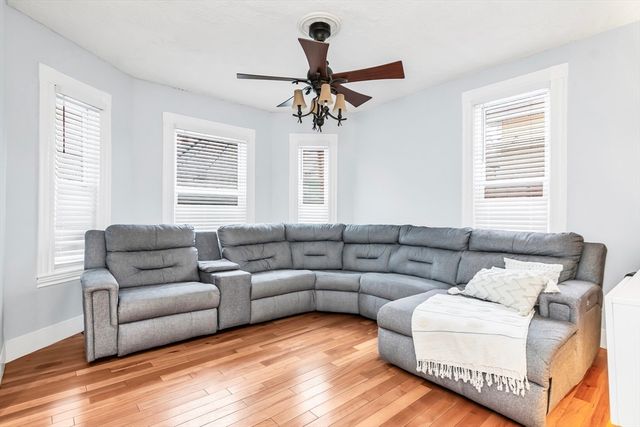 42 D St, Lowell, MA 01851