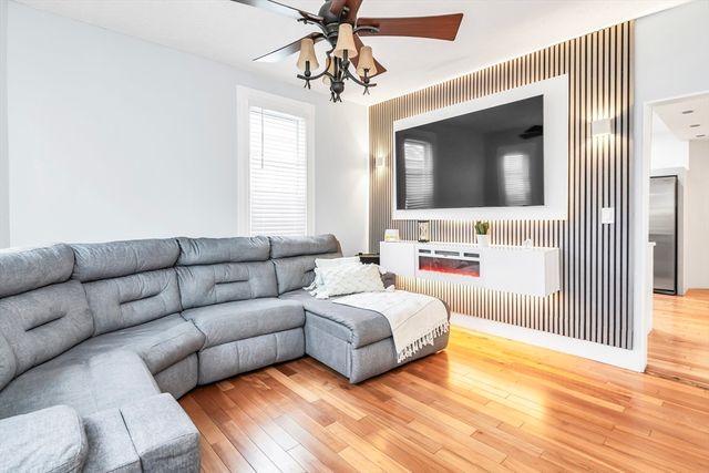 42 D St, Lowell, MA 01851