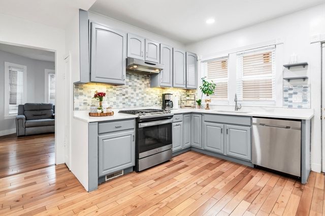 42 D St, Lowell, MA 01851