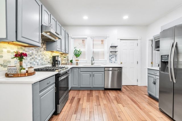 42 D St, Lowell, MA 01851