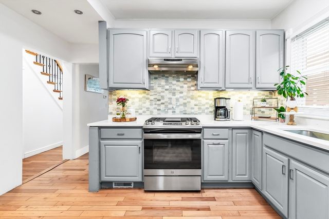 42 D St, Lowell, MA 01851