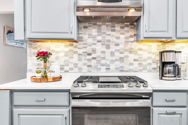 42 D St, Lowell, MA 01851