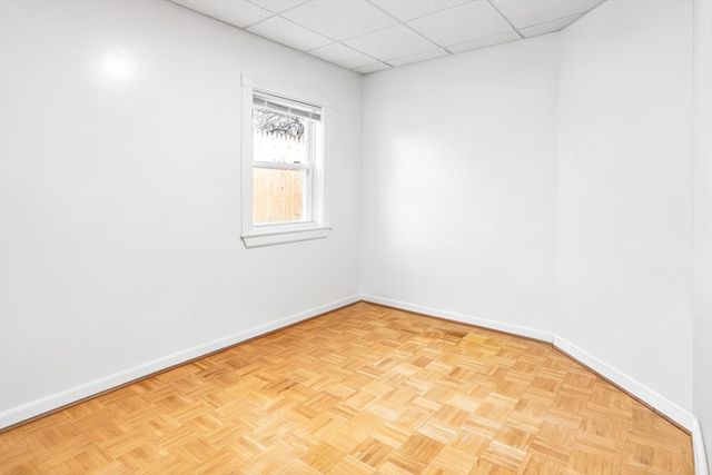 42 D St, Lowell, MA 01851