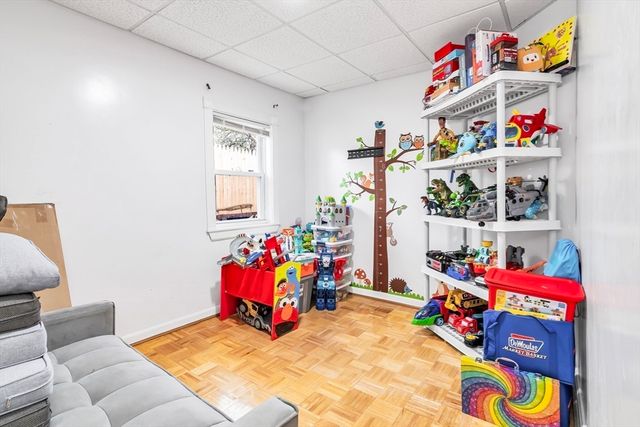 42 D St, Lowell, MA 01851