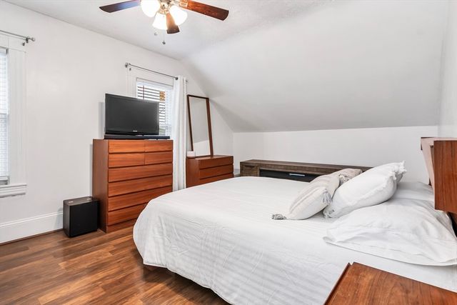 42 D St, Lowell, MA 01851