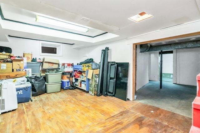 42 D St, Lowell, MA 01851