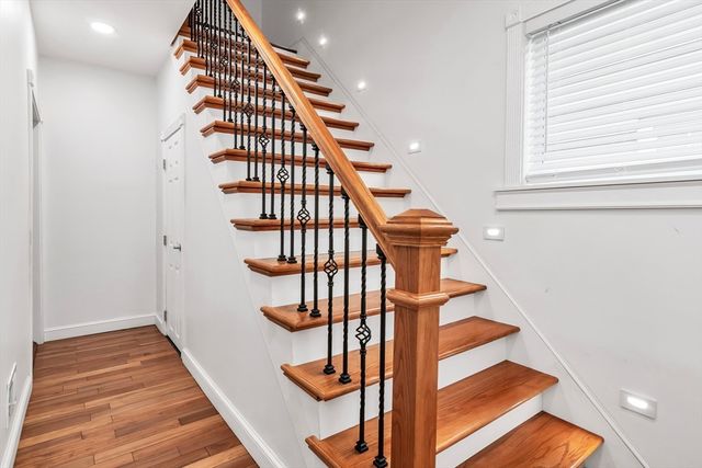 42 D St, Lowell, MA 01851