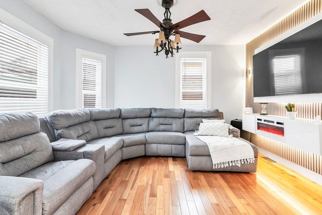 42 D St, Lowell, MA 01851