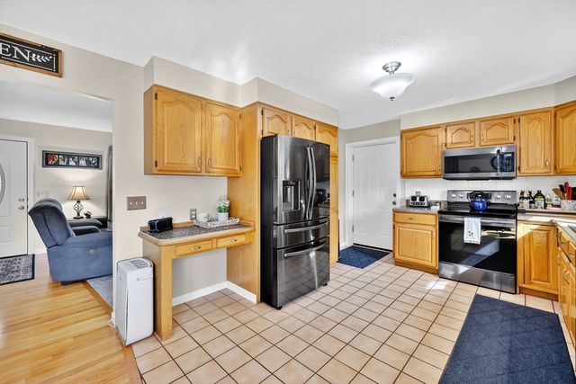 32 Elaine Dr, Ludlow, MA 01056