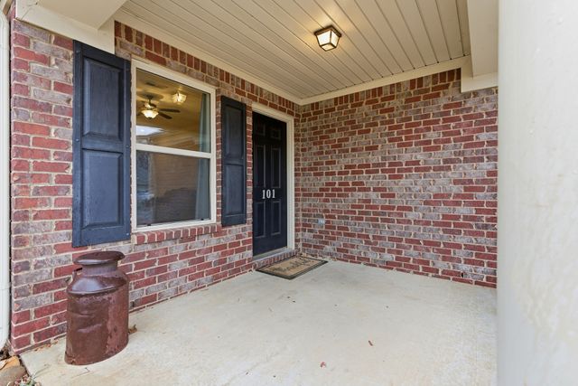 101 Bermuda Lakes Dr, Meridianville, AL 35759