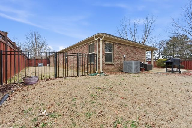 101 Bermuda Lakes Dr, Meridianville, AL 35759