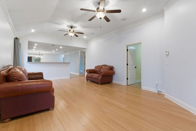 101 Bermuda Lakes Dr, Meridianville, AL 35759