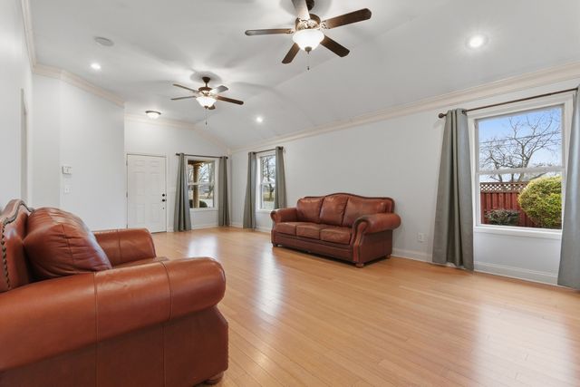 101 Bermuda Lakes Dr, Meridianville, AL 35759