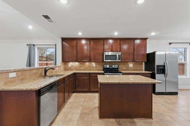 101 Bermuda Lakes Dr, Meridianville, AL 35759