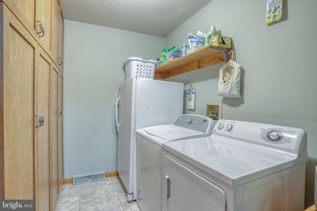 1916 HARTLY RD, Hartly, DE 19953