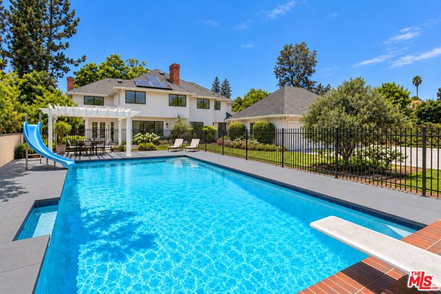 900 Gainsborough Drive, Pasadena, CA 91107