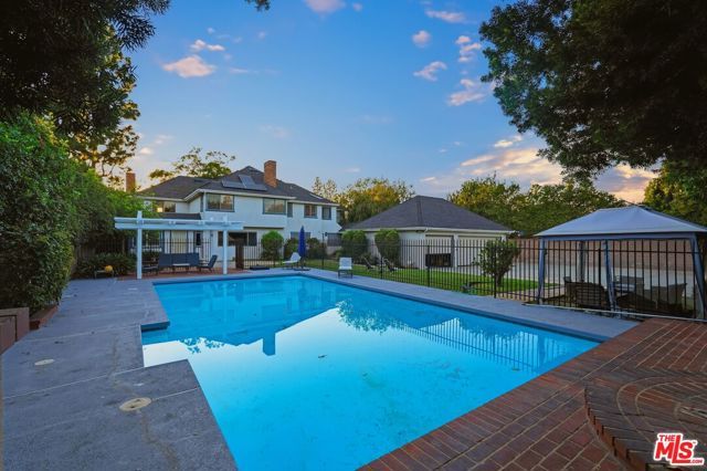 900 Gainsborough Drive, Pasadena, CA 91107
