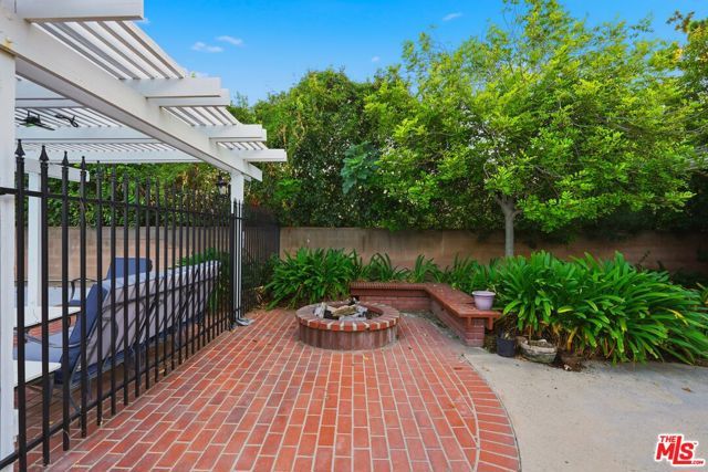 900 Gainsborough Drive, Pasadena, CA 91107