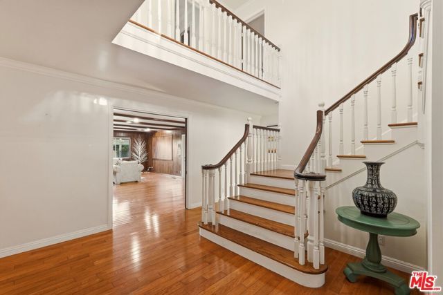 900 Gainsborough Drive, Pasadena, CA 91107