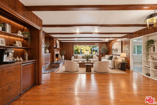900 Gainsborough Drive, Pasadena, CA 91107