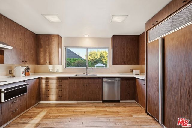 900 Gainsborough Drive, Pasadena, CA 91107