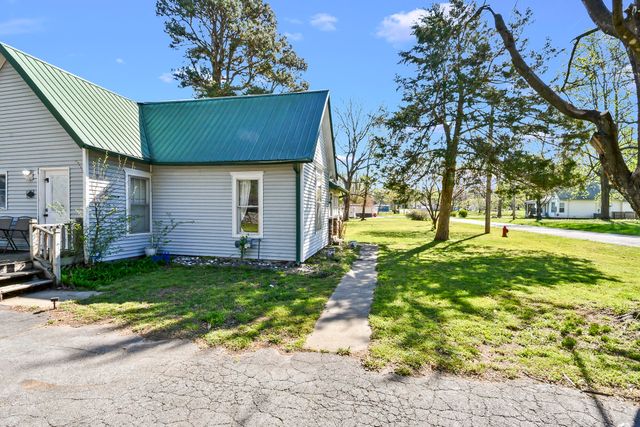 143 W Russell Avenue, Billings, MO 65610