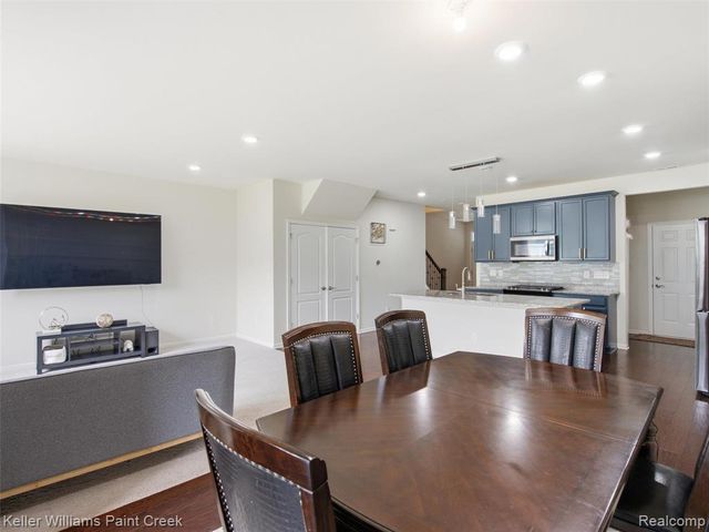 4782 Broomfield Way, Lake Orion, MI 48359