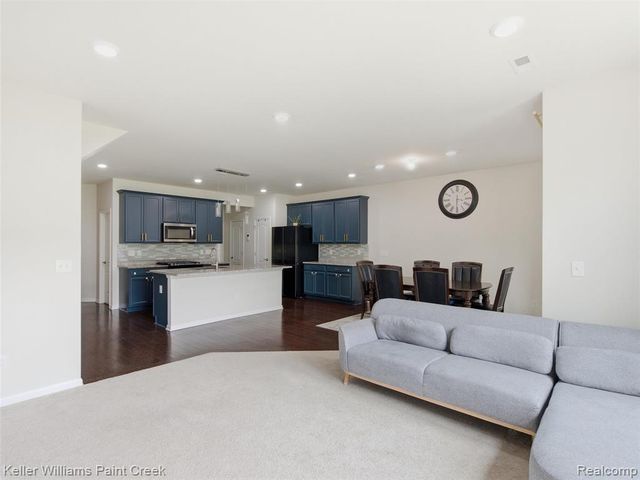 4782 Broomfield Way, Lake Orion, MI 48359