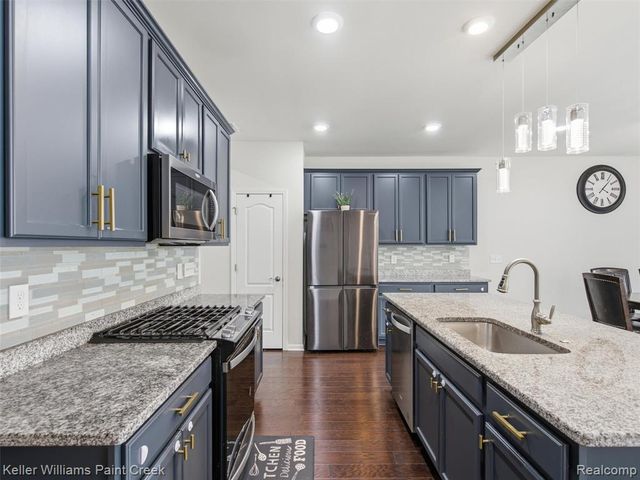 4782 Broomfield Way, Lake Orion, MI 48359