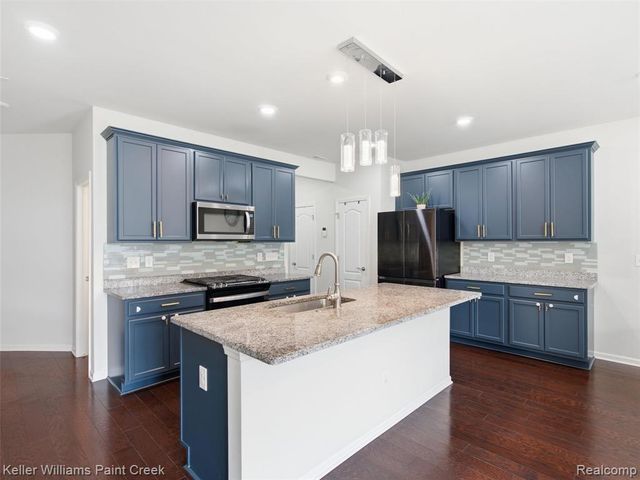 4782 Broomfield Way, Lake Orion, MI 48359