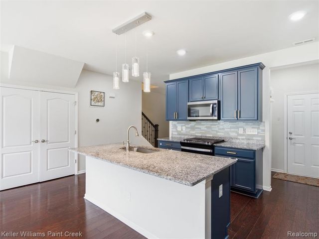 4782 Broomfield Way, Lake Orion, MI 48359