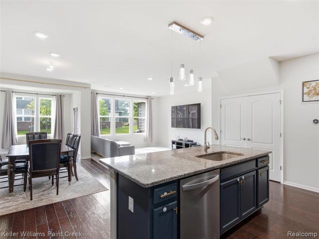 4782 Broomfield Way, Lake Orion, MI 48359
