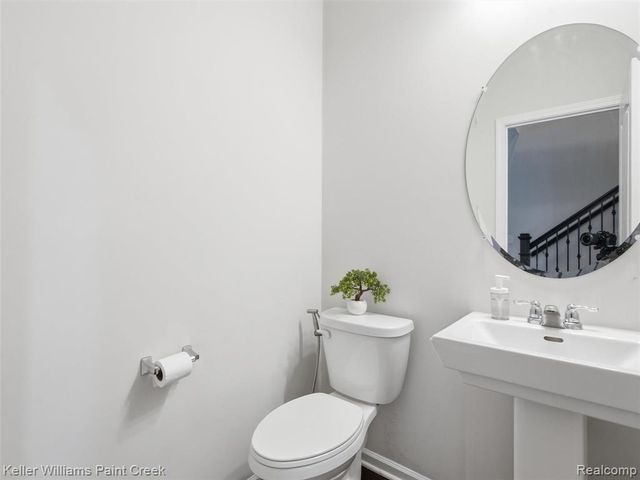 4782 Broomfield Way, Lake Orion, MI 48359