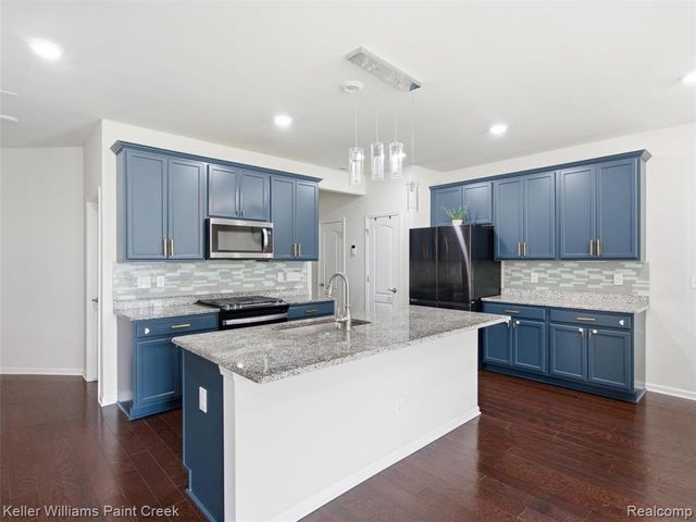 4782 Broomfield Way, Lake Orion, MI 48359