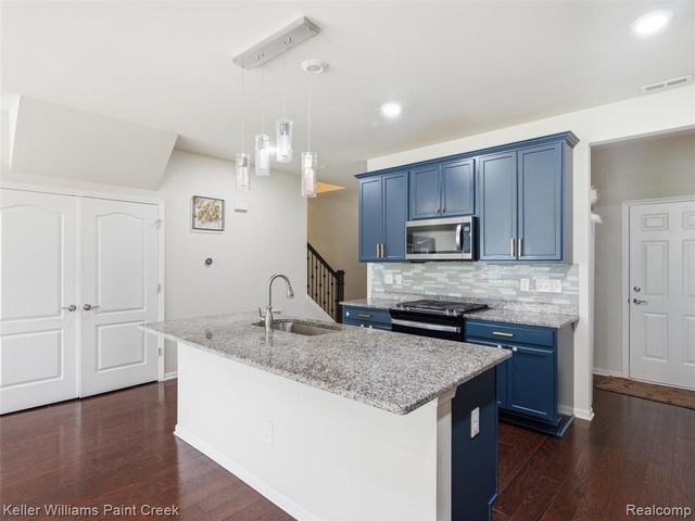 4782 Broomfield Way, Lake Orion, MI 48359