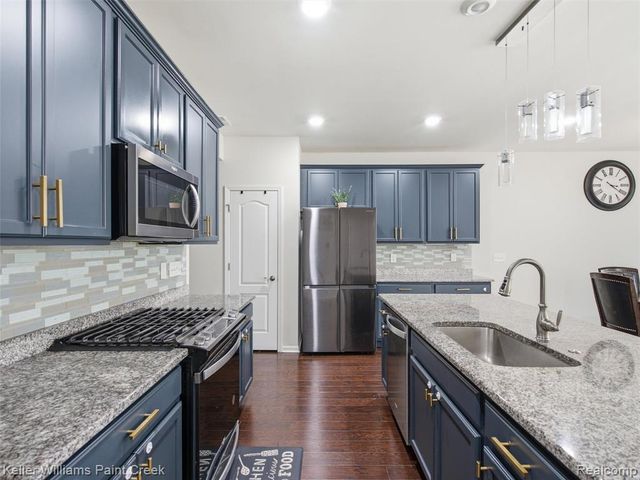 4782 Broomfield Way, Lake Orion, MI 48359