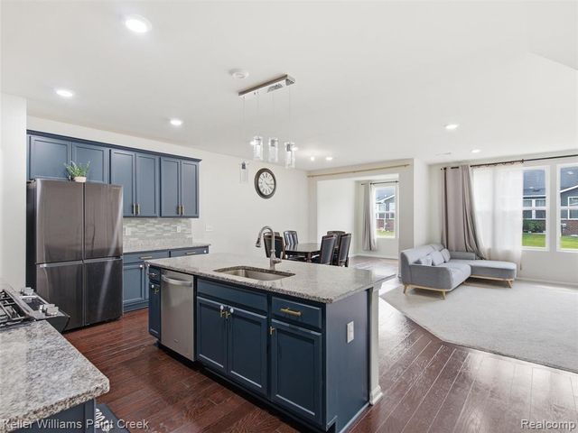 4782 Broomfield Way, Lake Orion, MI 48359