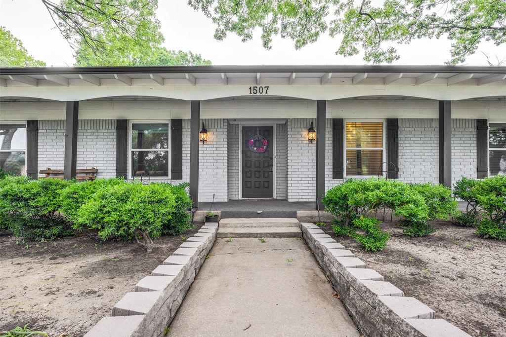 1507 Greenbrier Drive, Sherman, TX 75092