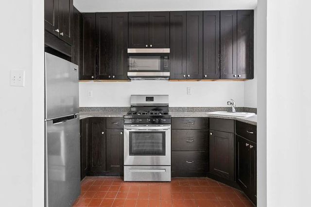 571 Academy St Apt 3B, New York City, NY 10034