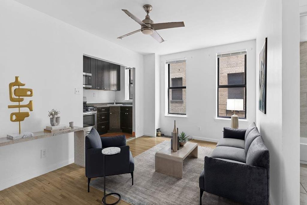571 Academy St Apt 3B, New York City, NY 10034