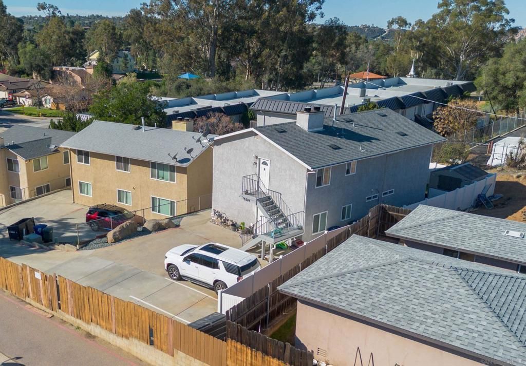 Image 4 of property listing at 1964 Arnold Way, Alpine, CA 91901