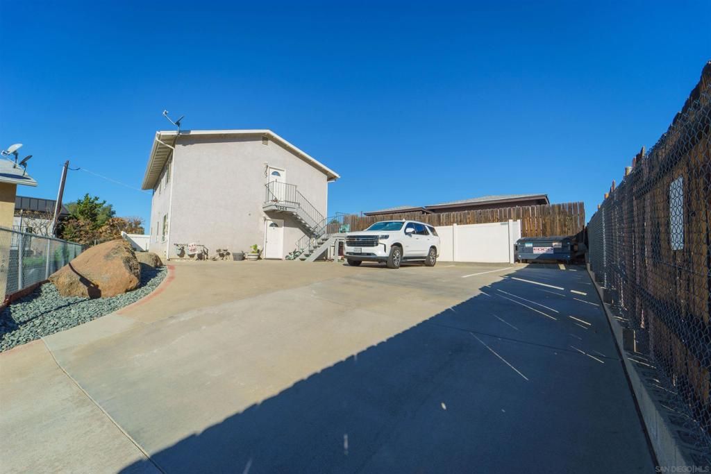 Image 5 of property listing at 1964 Arnold Way, Alpine, CA 91901