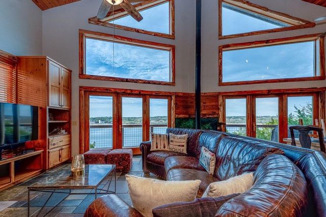 21008 W Lakeshore DR, Spicewood, TX 78669